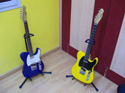 Escuela de Musica CICLOS Educacion Musical para Niños Jovenes Adultos en Caballito Flores Parque Chacabuco Enseñanza y Clases de Guitarra Bajo Piano Teclados Bateria Saxo Canto Violin Flauta Trompeta Acordeon Percusion Cajon Peruano e Iniciacion Musical